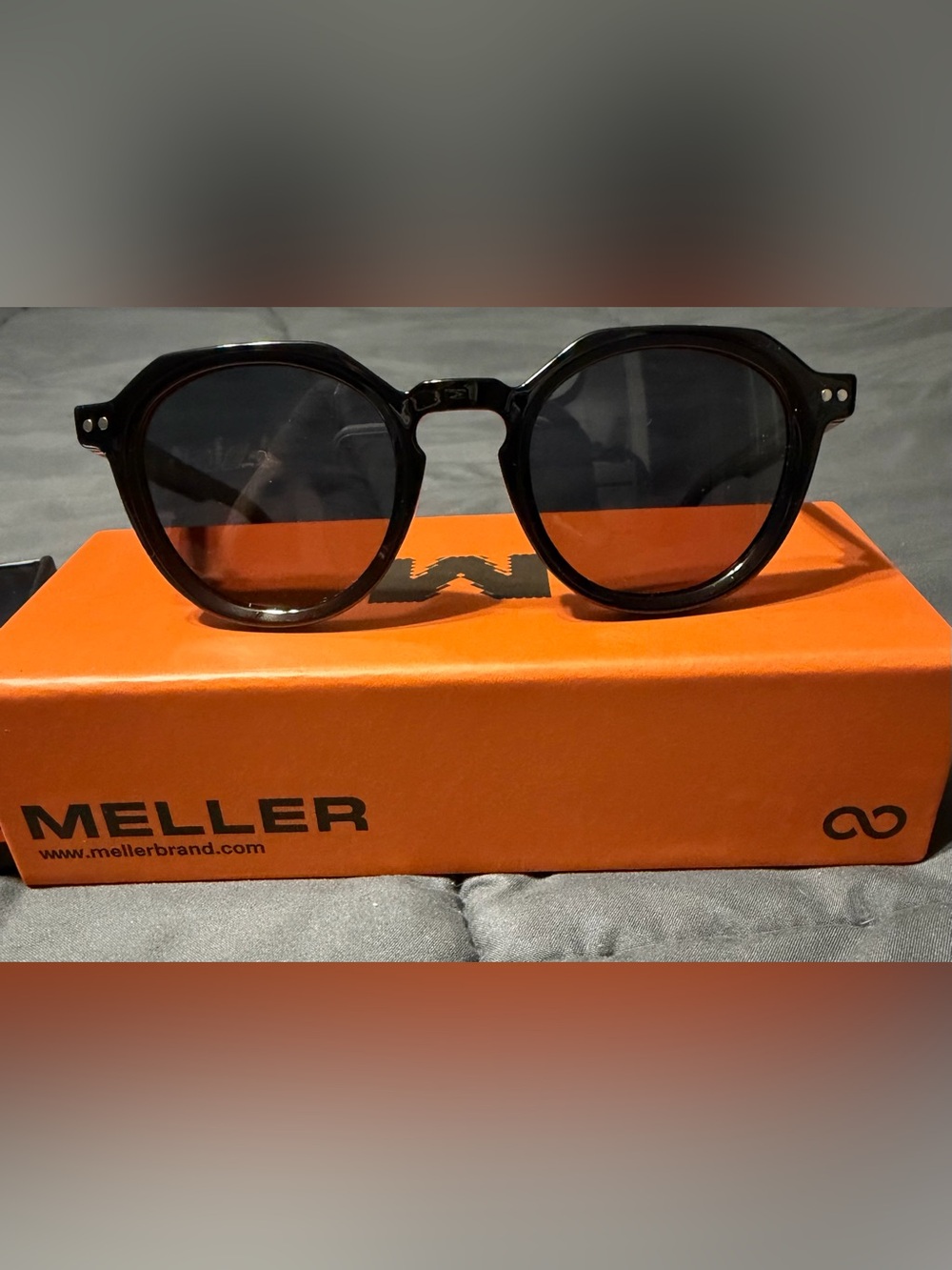Meller Black Round Women’s Sunglasses - Timeless UV Protection